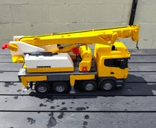 Bruder Crane