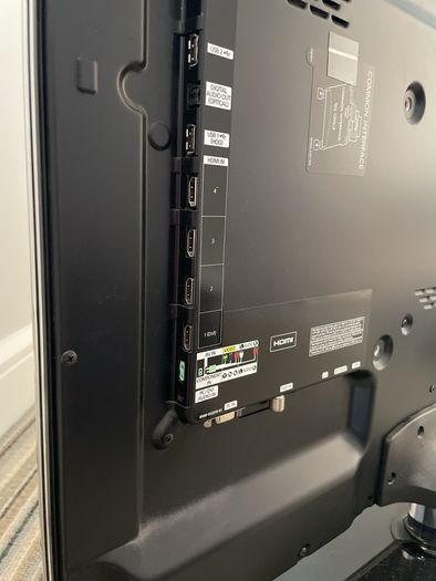Samsung 32" TV - NON Smart