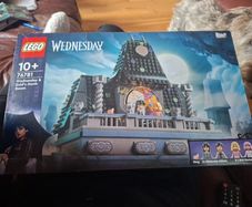 Wednesday Adams lego 76781 Wednesday and Enid's dorm room