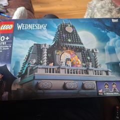 Wednesday Adams lego 76781 Wednesday and Enid's dorm room