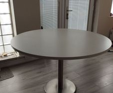 Round Table, white.