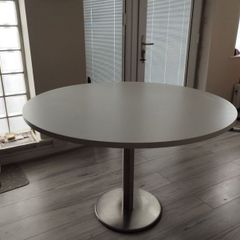 Round Table, white.