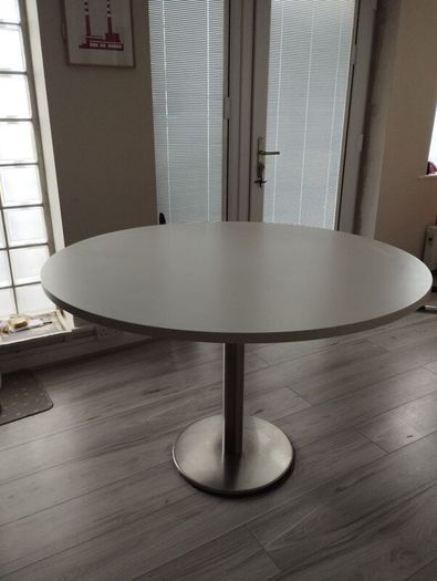 Round Table, white.