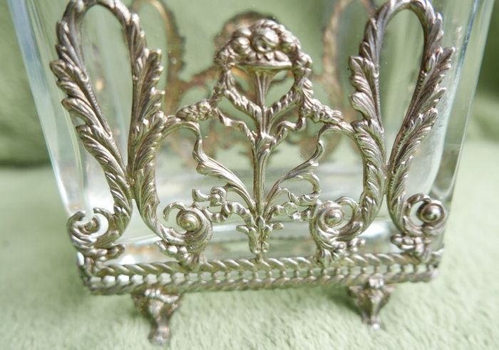 Antique Sterling Silver Handcrafted Square Container With Leaf Applique (glass Slightly Chipped)