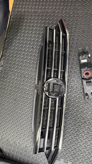 VW Passat B8 Front Grill