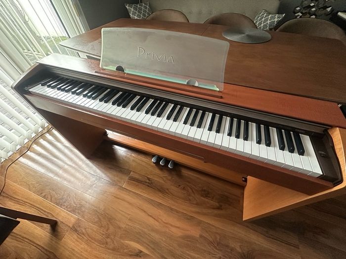Casio Privia PX-720 Digital/Electric Piano in cherrywood