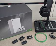 xbox series X Bundle (Digital Edition, less than 6 months old!)