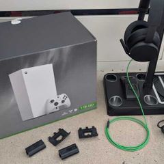xbox series X Bundle (Digital Edition, less than 6 months old!)