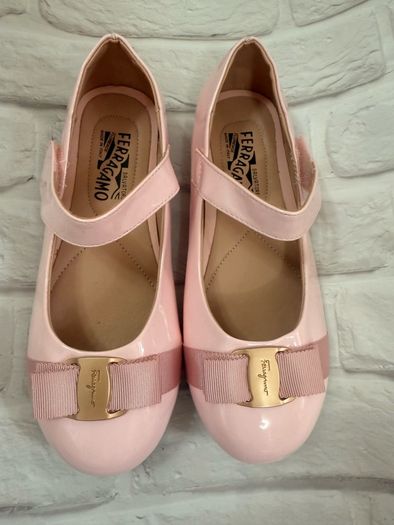 Ferrogamo girls flat size1