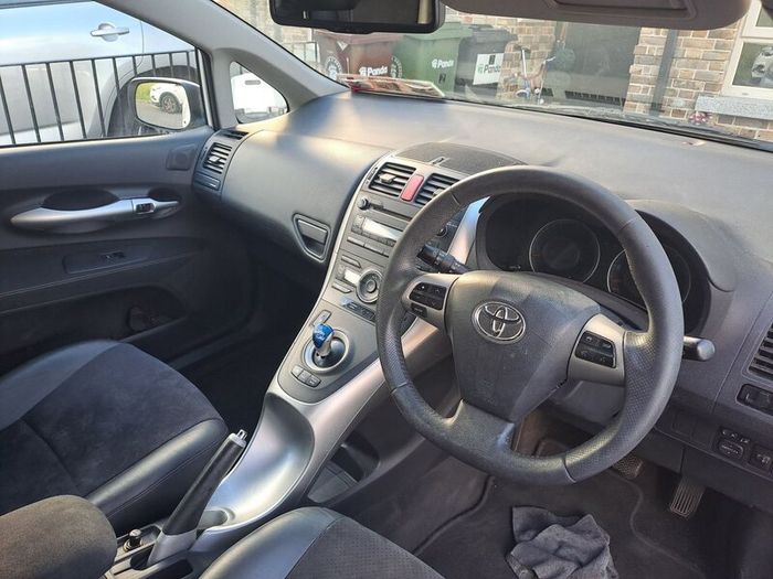 Toyota Auris  Hybrid T-Siprit Cvt
