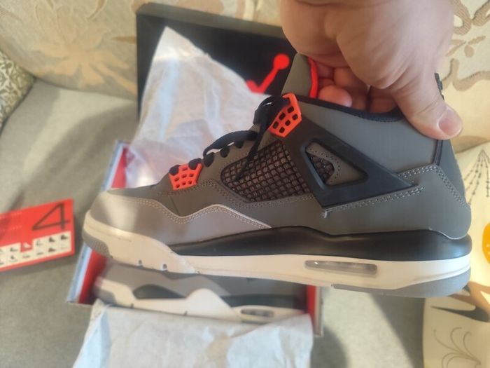 Air Jordan 4 Retro