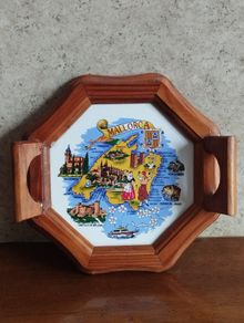 Decorative wooden tray with a ceramic base depicting a map of Mallorca.