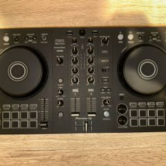 FLX4 DJ decks with case