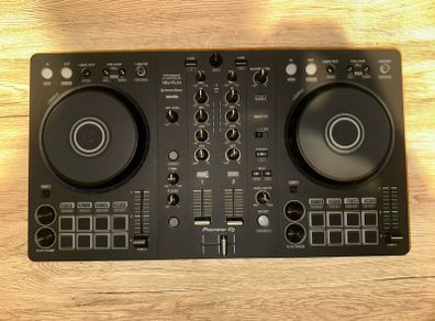 FLX4 DJ decks with case