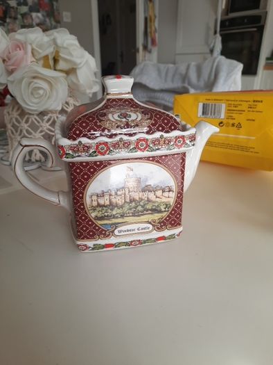 Sadler Windsor Castle teapot