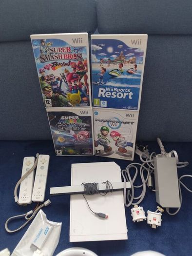 Wii with Mario kart, Sports resort, Mario Galaxy, Smash Brawl and HDMI