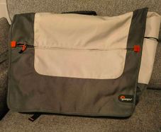 Lowepro Laptop Messenger Bag  Fits up to 20inch Laptop