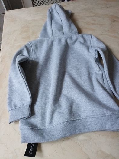 Dunnes  Stores  Grey Hoodie.    Age : 5-6 years.  B.N.W.T