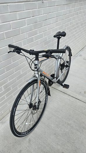 Giant Escape 2 Disc Hybrid Bike