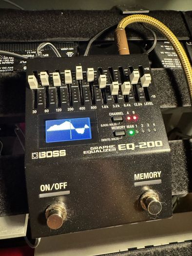Boss EQ 200 equaliser pedal