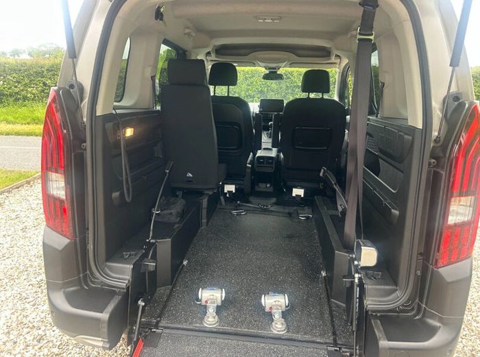 Wheelchair car