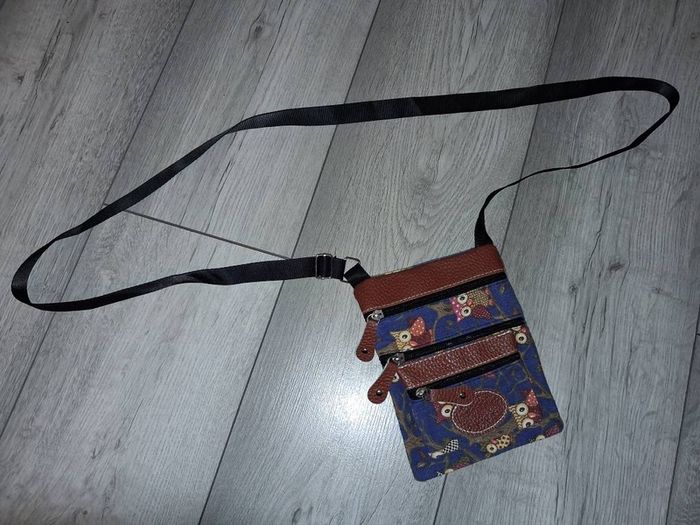 1 Euro Each To Clear!! - Variety Of Bags - Make Up, Toiletries, School, Etc