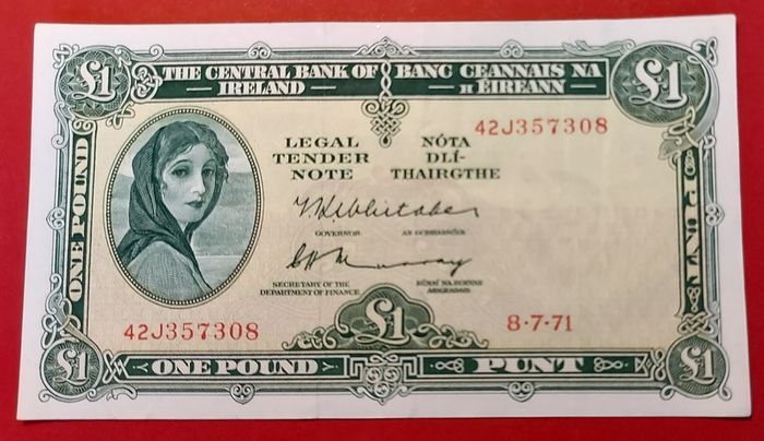 Irish 1971  2 consecutive pound banknotes in almost uncirculated condition