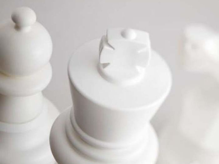 Garden giant chess set