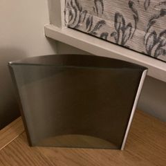 Float stainless steel picture frame