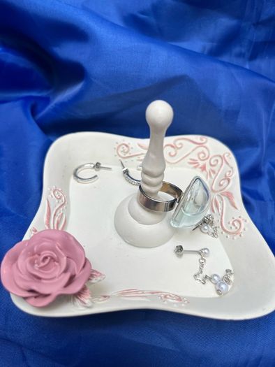Vintage ceramic ring holder