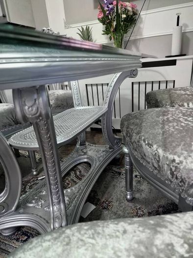 table& chairs