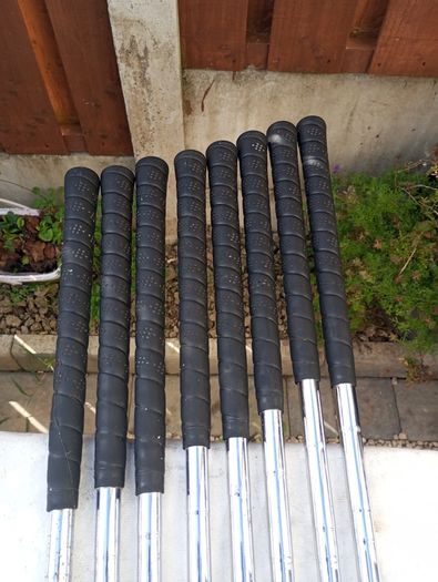 Lynx golf irons. Right handed clubs.