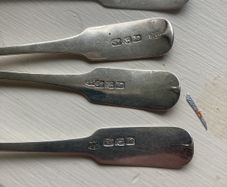 4 excellent condition Irish silver teaspoons 5 and 1/4 inches long weighing 65 grams. Made by Joseph Henzell in 1807 in Dublin.