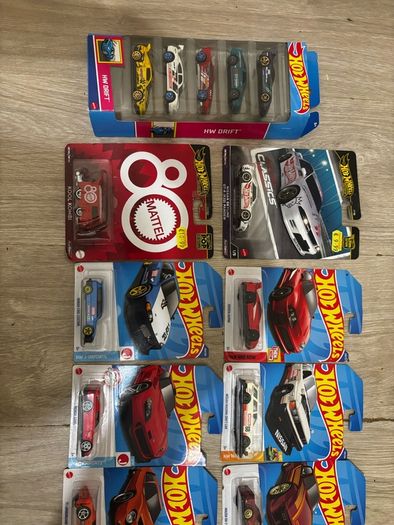 Huge bundle of hotwheels