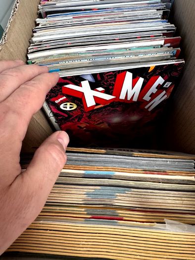 Marvel & DC Long Comic Box w 300 comics for Sale