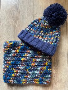 Dunnes space dye hat & snood set