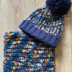 Dunnes space dye hat & snood set