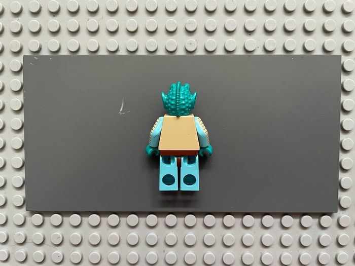 RARE! lego Star Wars sw0110 Greedo minifigure- Tan Vest, Sky Blue Legs