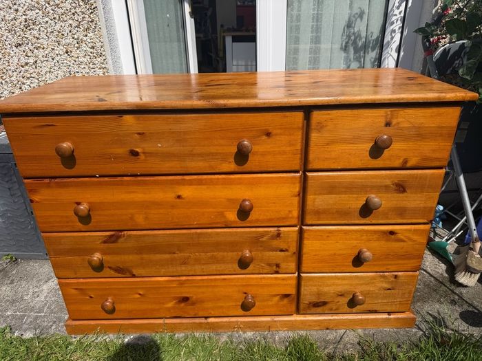 chest of drawers