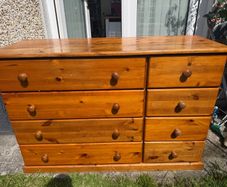 chest of drawers