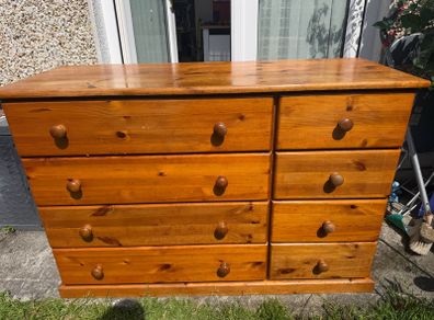 chest of drawers