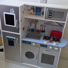 Toy kitchen