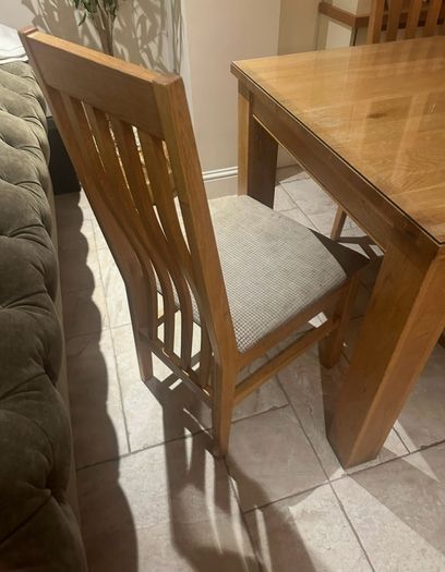 Solid Oak Table And 6 Chairs.