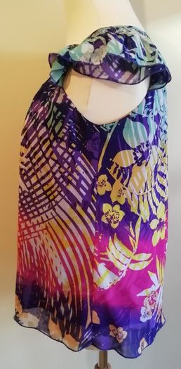 FREEPOST Ladies Splash Colour Floral Top By Spense Size M Lined
