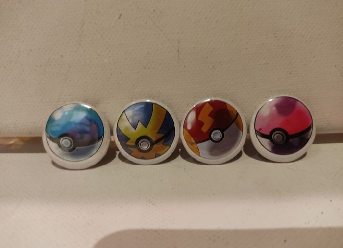 Pokemon Pokeball Magnets