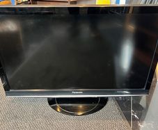 Panasonic Viera LCD TV great picture, not smart, 37" with remote