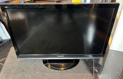 Panasonic Viera LCD TV great picture, not smart, 37" with remote
