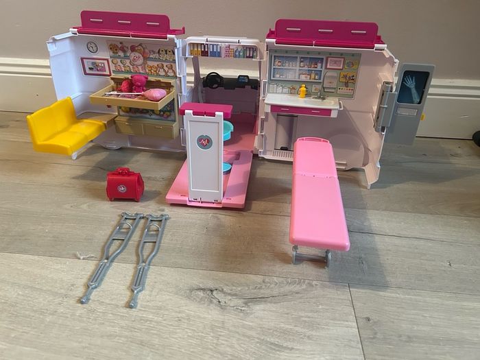 Barbie  ambulance