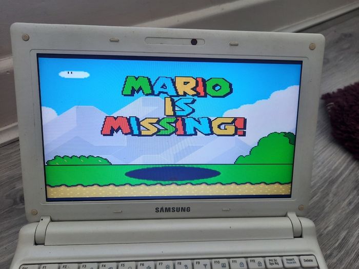 Samsung netbook with Retro gaming Operating system