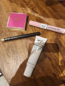 No. 7 make up bundle